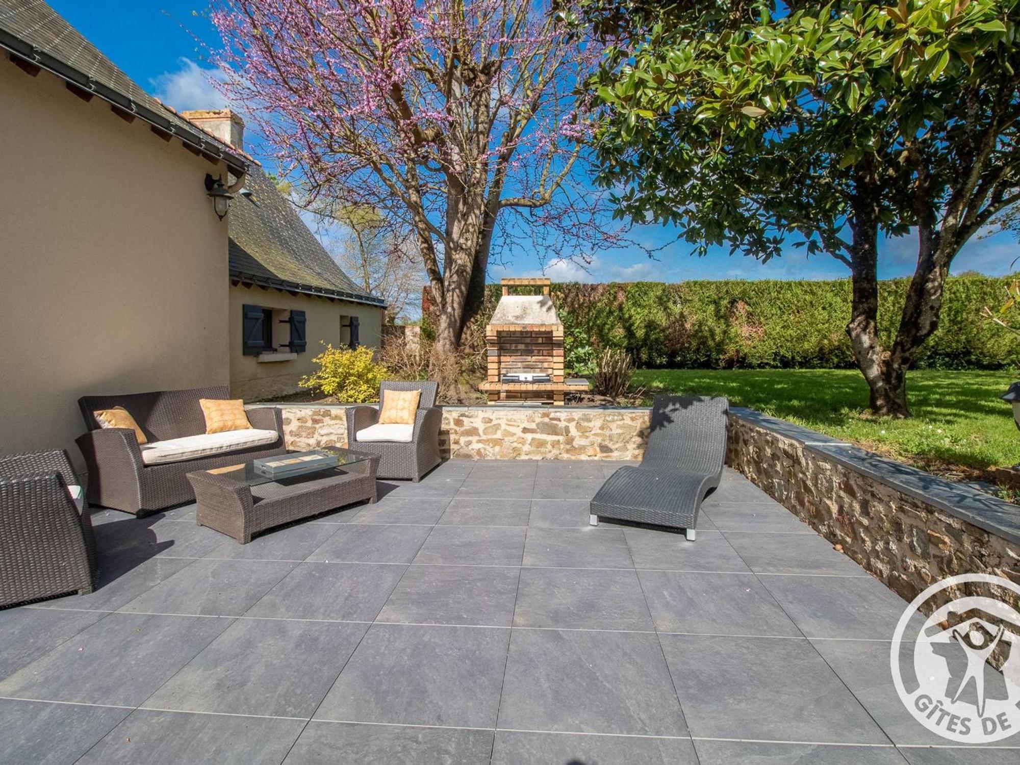 Gite Charmant Avec Jardin, Proche Activites Nautiques - Fr-1-622-75 Morannes sur Sarthe-Daumeray Exterior foto